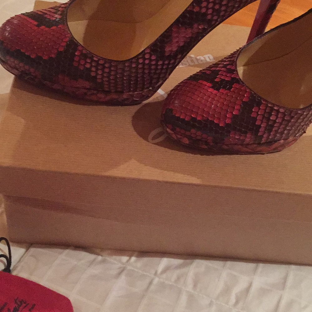 Christan Louboutin 120 Python Simple Pump 39.5 - image 4
